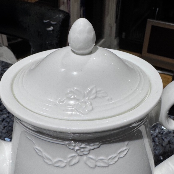 🫖 Vintage Elegant Villeroy and Boch Fiori White Porcelain Pot 🫖 - Picture 4 of 15